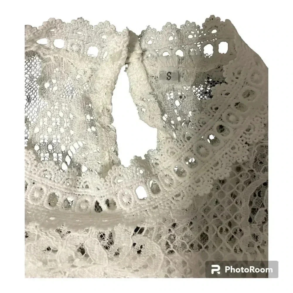 Women’s Shirt No Label Cotton and Lace Size S. Floral lace neck and sleeves. - Picture 3 of 3